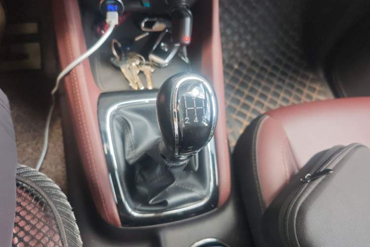 Used CHANGAN Lingxuan 2017 1.6L Manual Elite Model Gear Lever