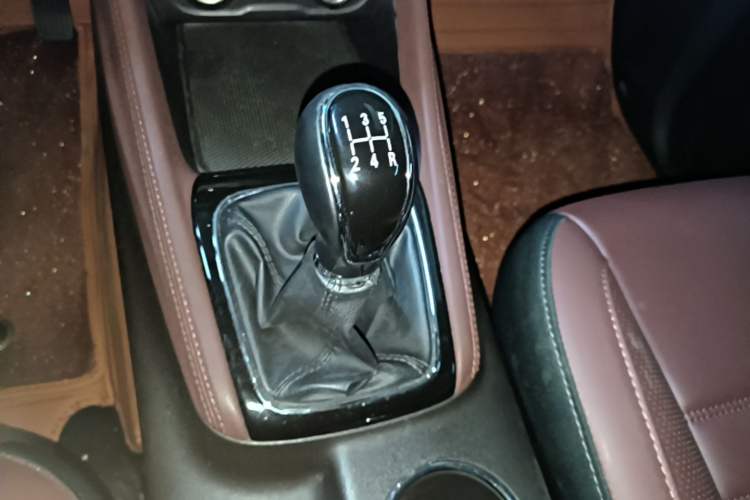 Used CHANGAN Lingxuan 2017 1.6L Manual Elite Model Gear Lever