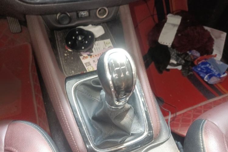 Used CHANGAN Lingxuan 2017 1.6L Manual Happiness Edition Gear Lever