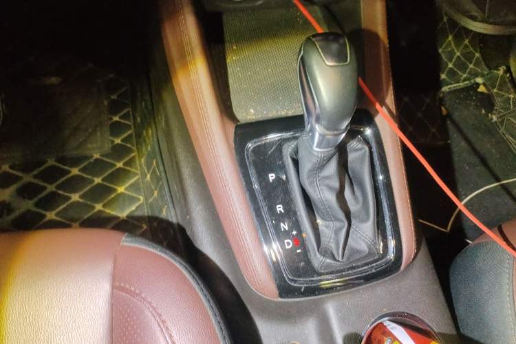 Used CHANGAN Lingxuan 2017 1.5T Automatic Lehuo Flagship Model Gear Lever