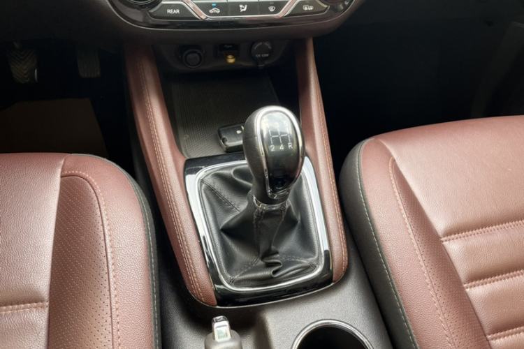 Used CHANGAN Lingxuan 2017 1.6L Manual Elite Model Gear Lever