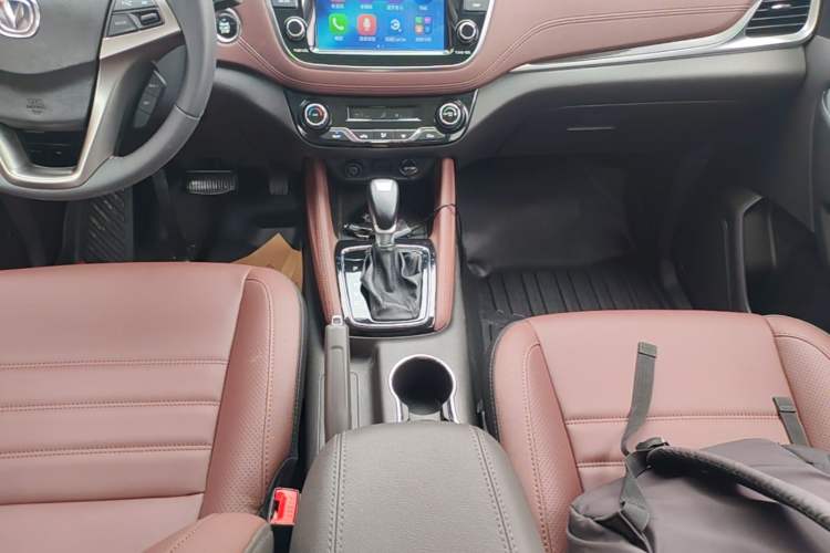 Used CHANGAN Lingxuan 2017 1.5T Automatic Lehuo Elite Model Gear Lever