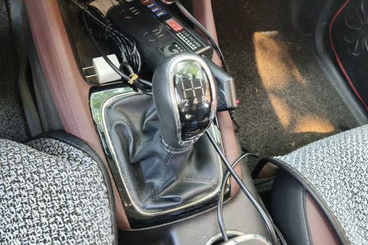 Used CHANGAN Lingxuan 2017 1.6L Manual Happiness Edition Gear Lever