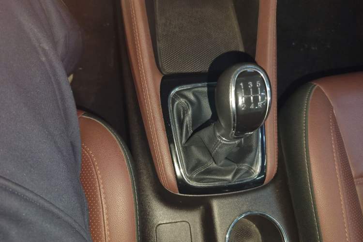 Used CHANGAN Lingxuan 2017 1.6L Manual Happiness Edition Gear Lever