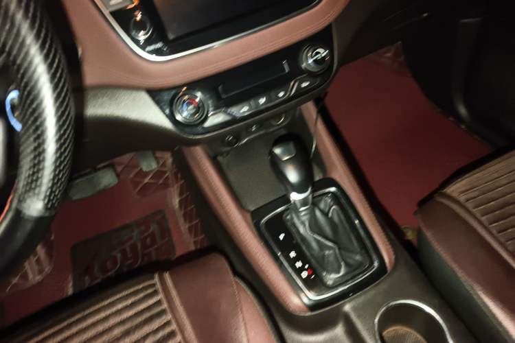 Used CHANGAN Lingxuan 2017 1.5T Automatic Lehuo Happy Edition Gear Lever