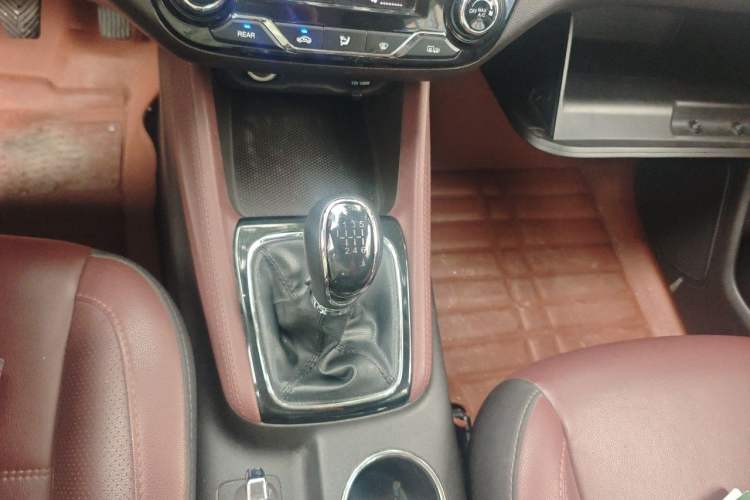 Used CHANGAN Lingxuan 2017 1.5T Manual Joyful & Happy Model Gear Lever