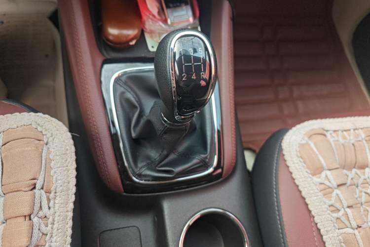 Used CHANGAN Lingxuan 2017 1.6L Manual Elite Model Gear Lever
