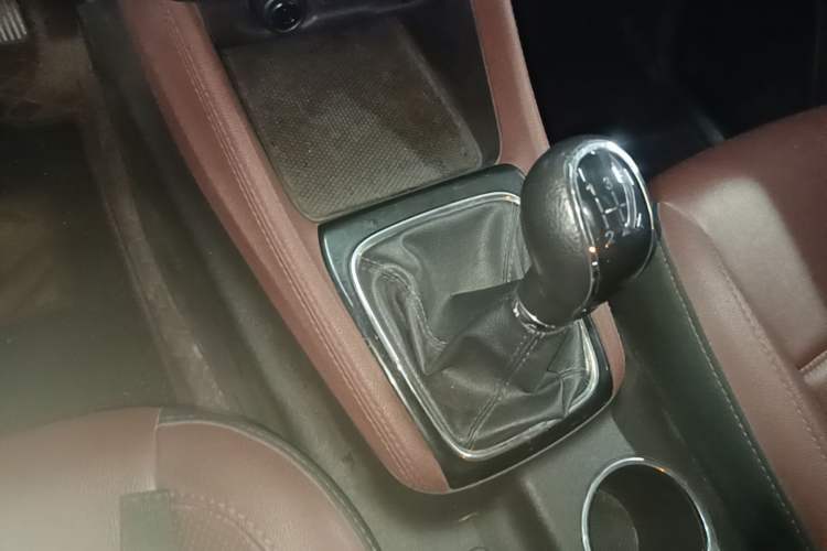 Used CHANGAN Lingxuan 2017 1.6L Manual Happiness Edition Gear Lever