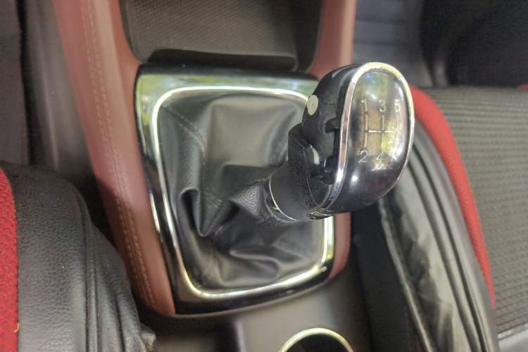 Used CHANGAN Lingxuan 2017 1.6L Manual Happiness Edition Gear Lever