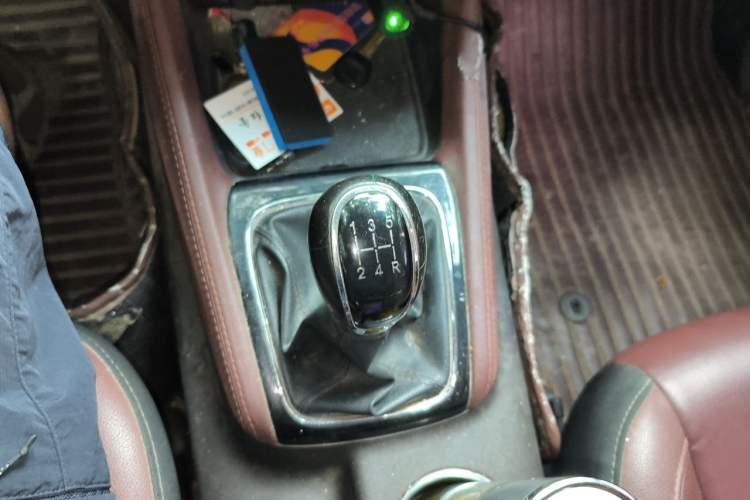 Used CHANGAN Lingxuan 2017 1.6L Manual Happiness Edition Gear Lever