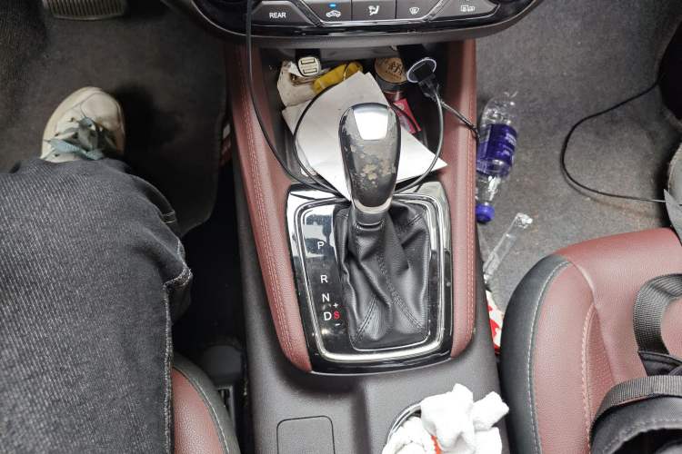 Used CHANGAN Lingxuan 2017 1.5T Automatic Lehuo Happy Edition Gear Lever