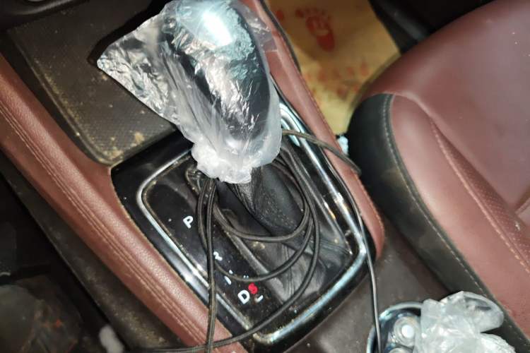 Used CHANGAN Lingxuan 2017 1.5T Automatic Lehuo Happy Edition Gear Lever