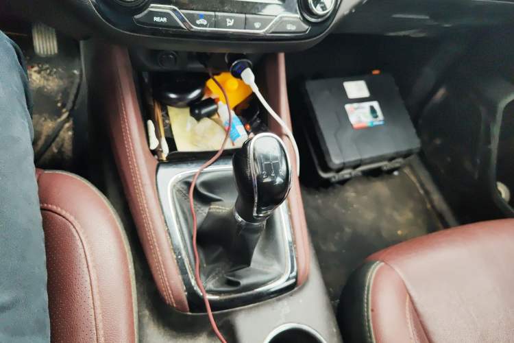 Used CHANGAN Lingxuan 2017 1.6L Manual Elite Model Gear Lever