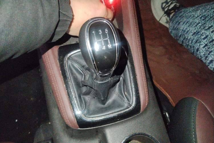 Used CHANGAN Lingxuan 2017 1.6L Manual Happiness Edition Gear Lever