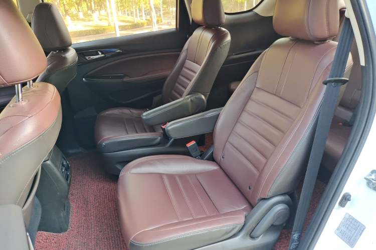 Used CHANGAN Lingxuan 2017 1.5T Manual Joyful & Happy Model Interior 1