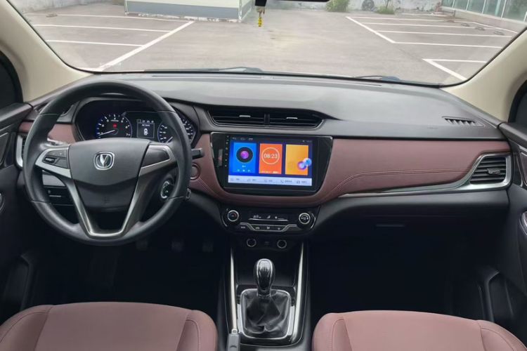 Used CHANGAN Lingxuan 2017 1.5T Manual Lehuo Progressive Model Interior 1