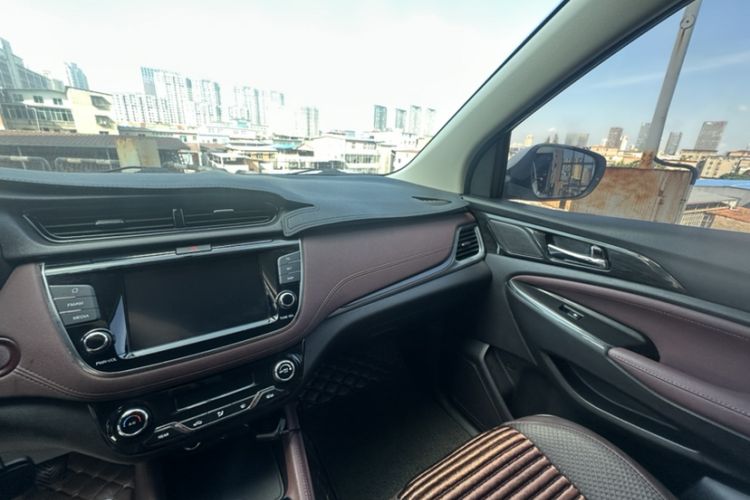 Used CHANGAN Lingxuan 2017 1.5T Manual Joyful & Happy Model Interior 10