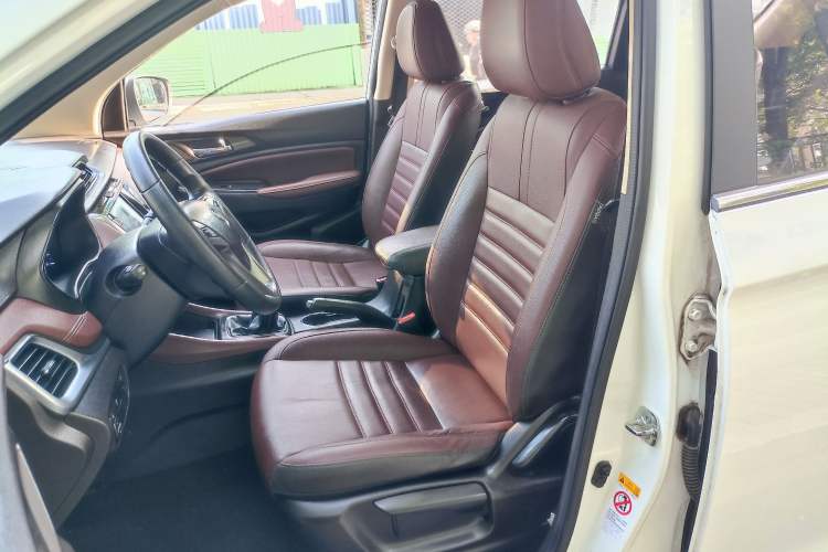 Used CHANGAN Lingxuan 2017 1.6L Manual Happiness Edition Interior 11
