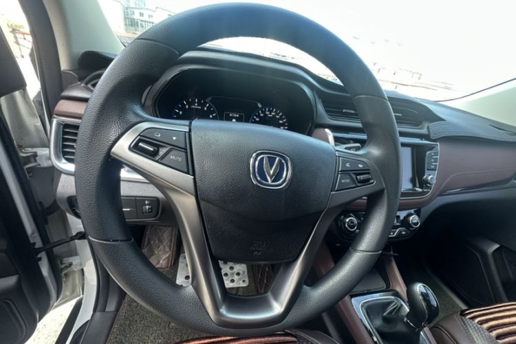 Used CHANGAN Lingxuan 2017 1.5T Manual Joyful & Happy Model Interior 11