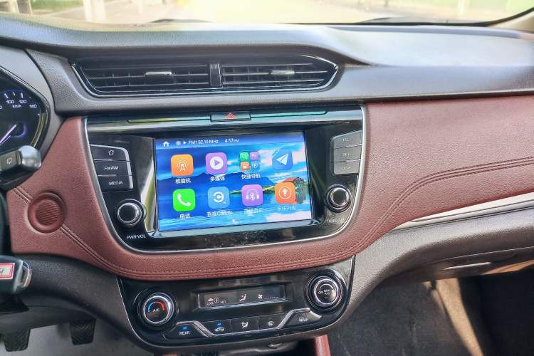 Used CHANGAN Lingxuan 2017 1.6L Manual Happiness Edition Interior 15