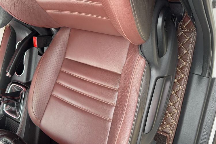 Used CHANGAN Lingxuan 2017 1.6L Manual Happiness Edition Interior 2
