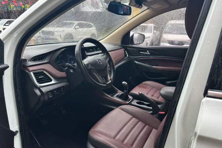 Used CHANGAN Lingxuan 2017 1.6L Manual Happiness Edition Interior 2