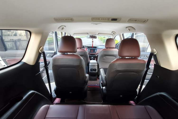 Used CHANGAN Lingxuan 2017 1.5T Manual Joyful & Happy Model Interior 2