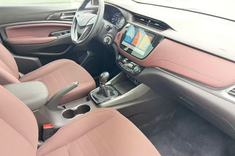 Used CHANGAN Lingxuan 2017 1.5T Manual Lehuo Progressive Model Interior 2