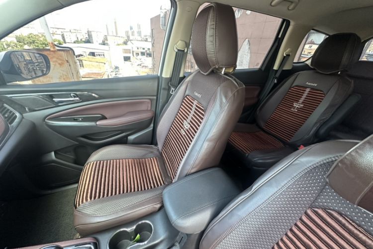 Used CHANGAN Lingxuan 2017 1.5T Manual Joyful & Happy Model Interior 2