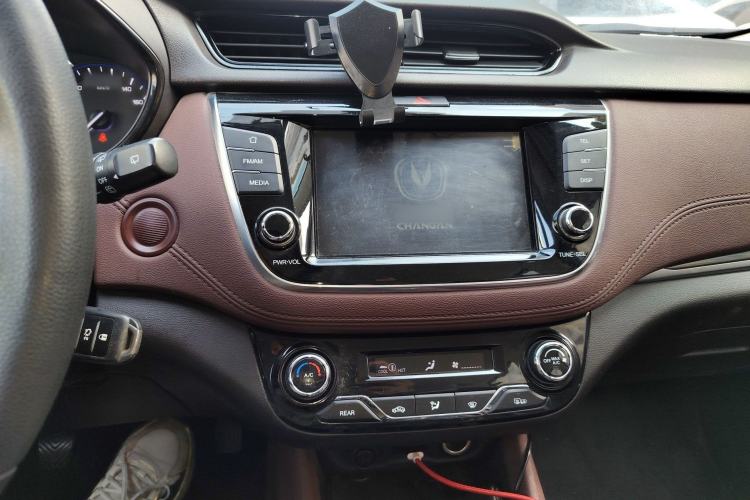Used CHANGAN Lingxuan 2017 1.6L Manual Happiness Edition Interior 2