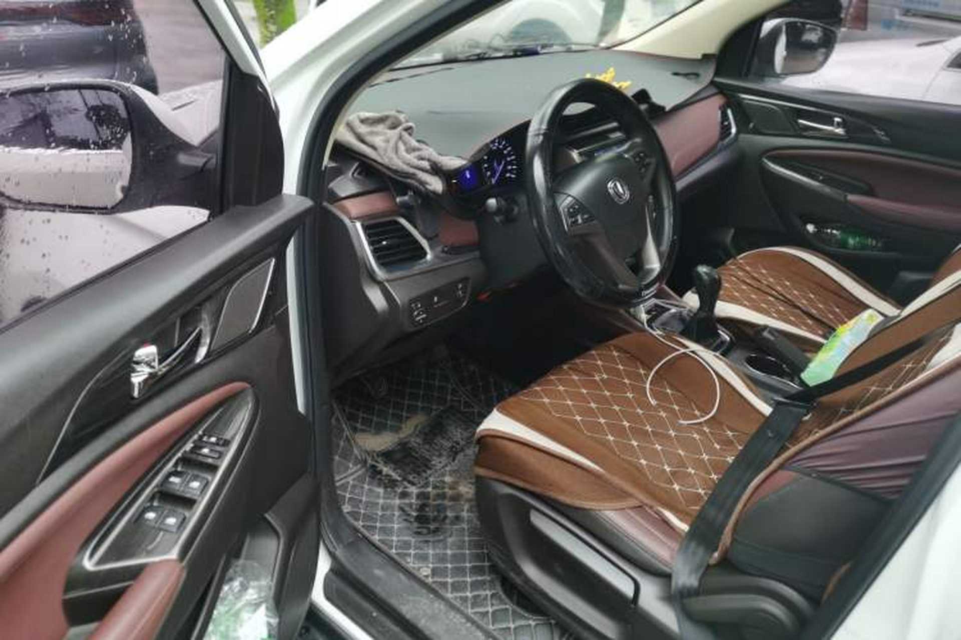 Used CHANGAN Lingxuan 2017 1.6L Manual Happiness Edition Interior 3