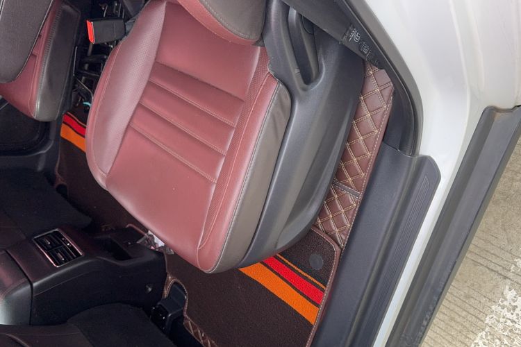 Used CHANGAN Lingxuan 2017 1.6L Manual Happiness Edition Interior 3