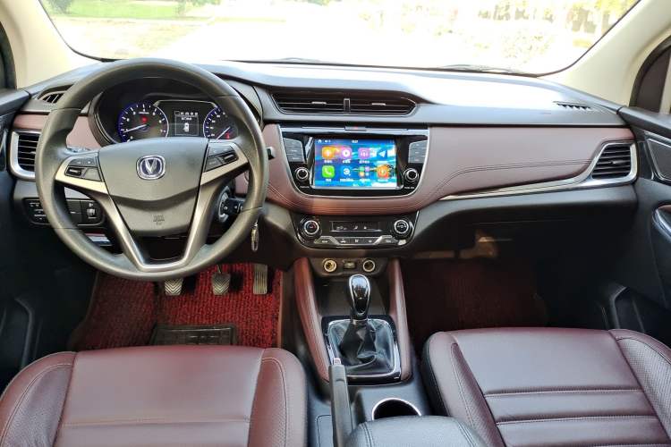 Used CHANGAN Lingxuan 2017 1.5T Manual Joyful & Happy Model Interior 3
