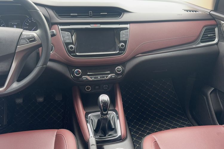 Used CHANGAN Lingxuan 2017 1.6L Manual Elite Model Interior 3