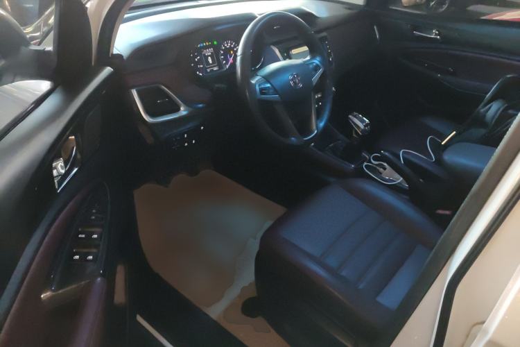Used CHANGAN Lingxuan 2017 1.6L Manual Elite Model Interior 3