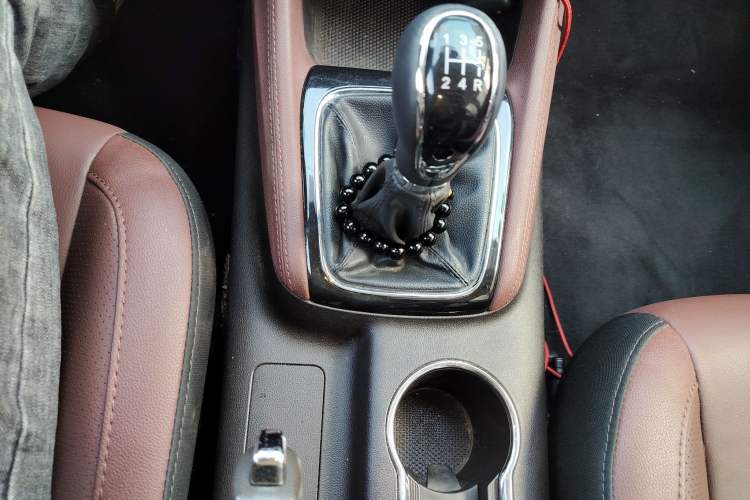 Used CHANGAN Lingxuan 2017 1.6L Manual Happiness Edition Interior 3