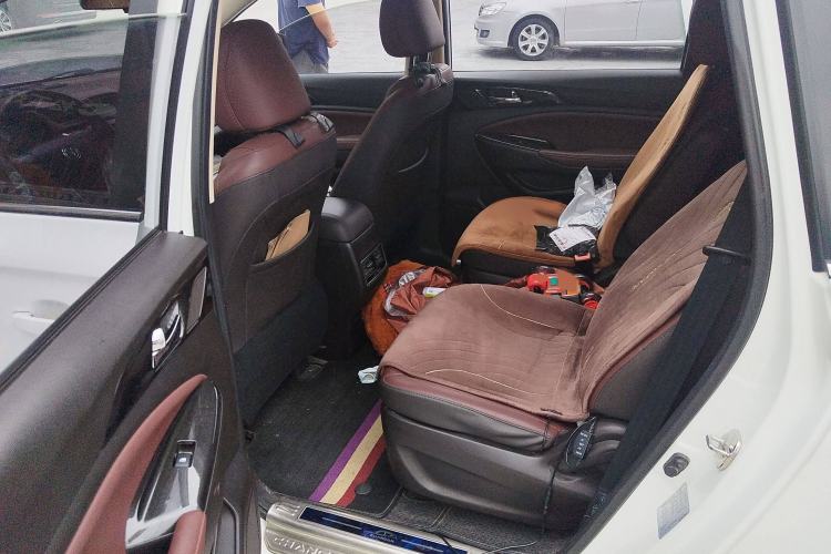 Used CHANGAN Lingxuan 2017 1.6L Manual Happiness Edition Interior 4