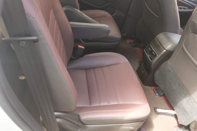Used CHANGAN Lingxuan 2017 1.5T Manual Joyful & Happy Model Interior 4