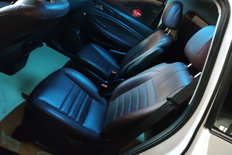 Used CHANGAN Lingxuan 2017 1.6L Manual Elite Model Interior 4