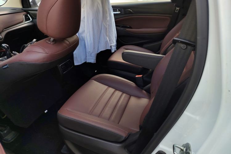 Used CHANGAN Lingxuan 2017 1.6L Manual Happiness Edition Interior 5