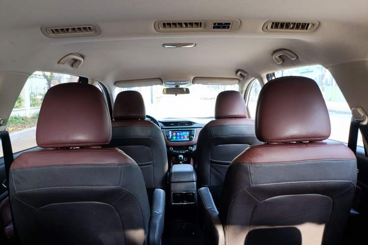Used CHANGAN Lingxuan 2017 1.6L Manual Happiness Edition Interior 7