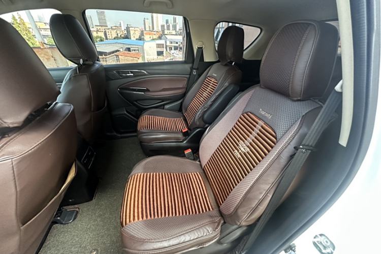Used CHANGAN Lingxuan 2017 1.5T Manual Joyful & Happy Model Interior 7