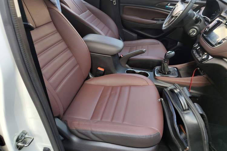 Used CHANGAN Lingxuan 2017 1.6L Manual Happiness Edition Interior 7