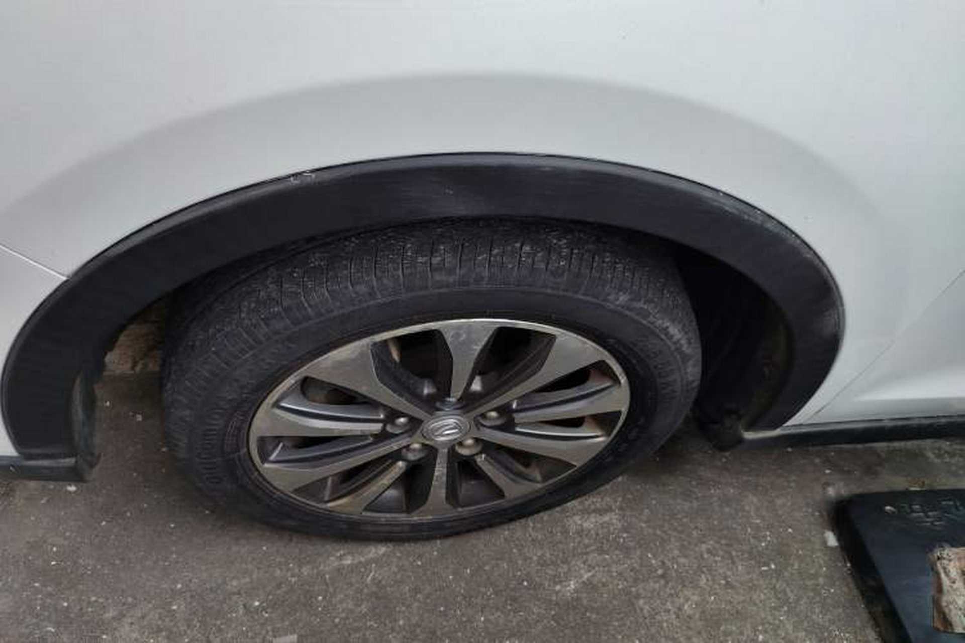 Used CHANGAN Lingxuan 2017 1.6L Manual Happiness Edition Left Front Wheel Hub