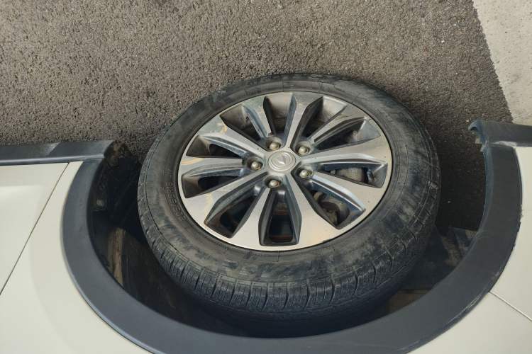 Used CHANGAN Lingxuan 2017 1.6L Manual Happiness Edition Left Front Wheel Hub