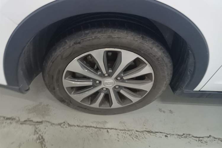 Used CHANGAN Lingxuan 2017 1.6L Manual Happiness Edition Left Front Wheel Hub