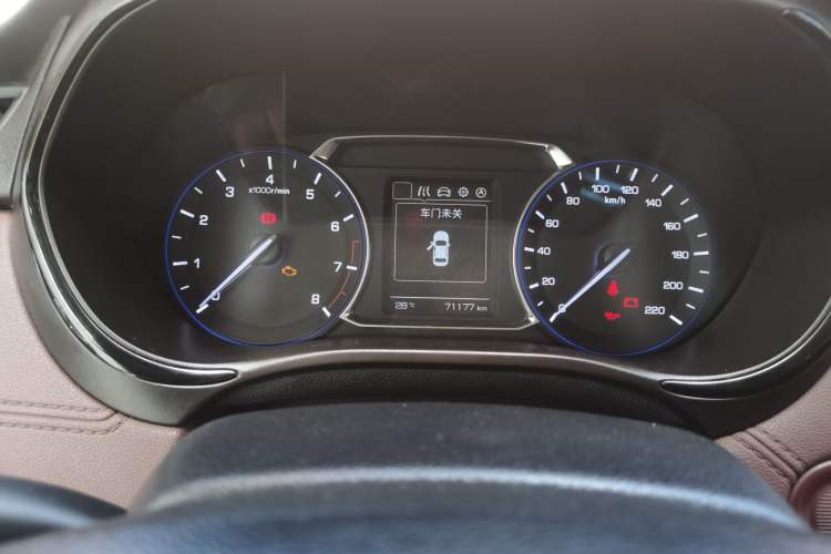 Used CHANGAN Lingxuan 2017 1.5T Manual Joyful & Happy Model Odometer Close Up