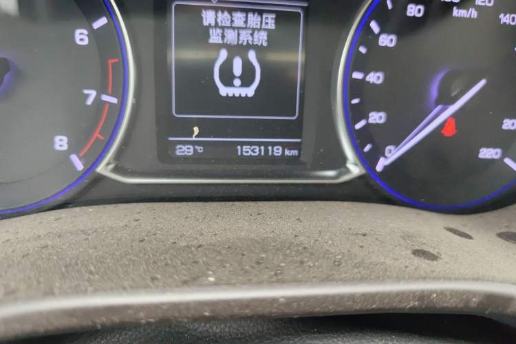 Used CHANGAN Lingxuan 2017 1.6L Manual Elite Model Odometer Close Up