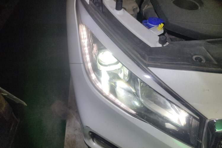 Used CHANGAN Lingxuan 2017 1.5T Automatic Lehuo Flagship Model Right Front Headlight