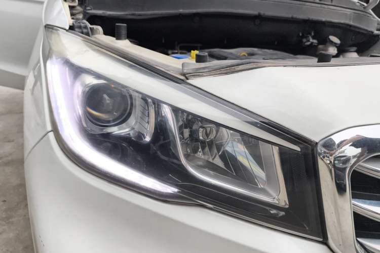 Used CHANGAN Lingxuan 2017 1.6L Manual Elite Model Right Front Headlight